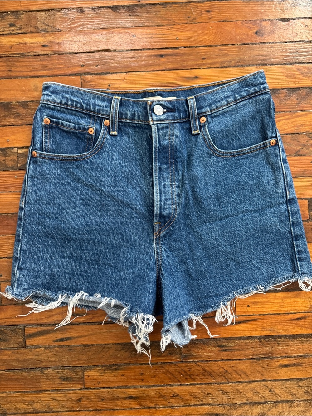 Levi’s Ribcage Cutoffs